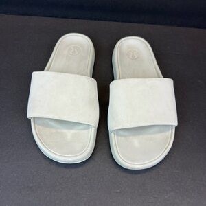 Lululemon restfeel slides Size 6 White Used Slipper